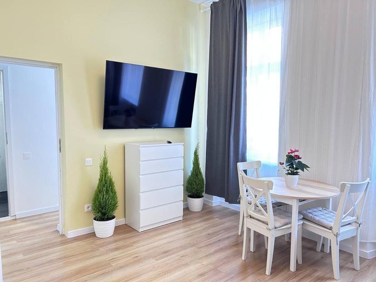 Yellow Apartments - Free Parking Катовіце Екстер'єр фото